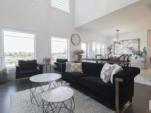 880 Ebbers Crescent, Edmonton, AB - Indoor Photo Showing Living Room