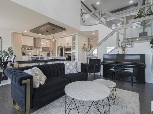 880 Ebbers Crescent, Edmonton, AB - Indoor Photo Showing Living Room