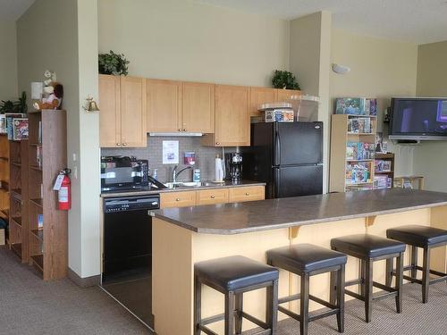 201 160 Magrath Road Nw, Edmonton, AB - Indoor Photo Showing Kitchen