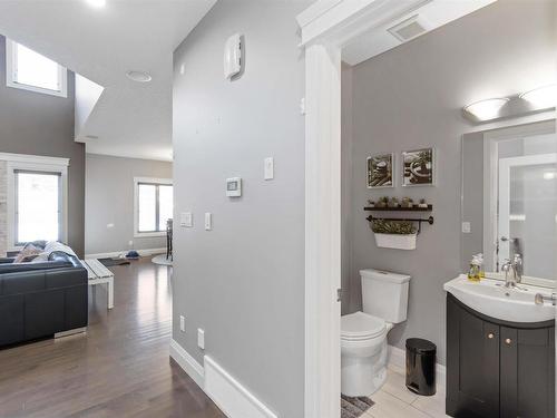 1532 Cunningham Cape, Edmonton, AB - Indoor Photo Showing Bathroom