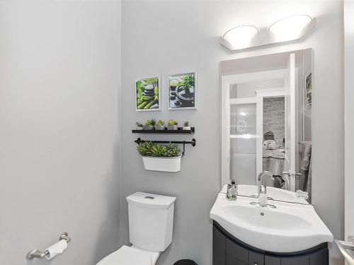 1532 Cunningham Cape, Edmonton, AB - Indoor Photo Showing Bathroom