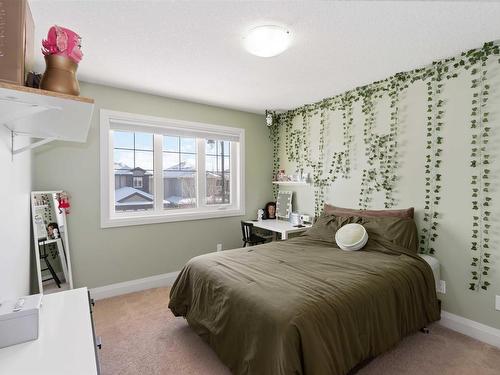 1532 Cunningham Cape, Edmonton, AB - Indoor Photo Showing Bedroom