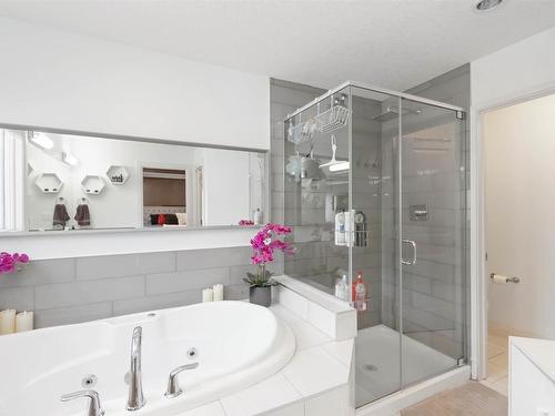 1532 Cunningham Cape, Edmonton, AB - Indoor Photo Showing Bathroom