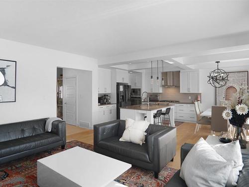 7527 173 Avenue, Edmonton, AB - Indoor Photo Showing Living Room