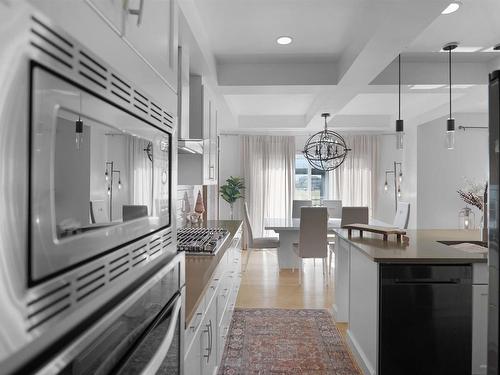 7527 173 Avenue, Edmonton, AB - Indoor Photo Showing Kitchen