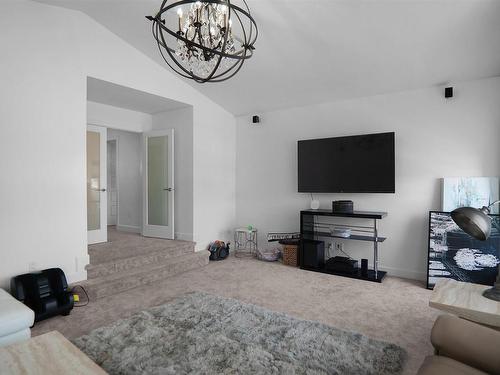 7527 173 Avenue, Edmonton, AB - Indoor Photo Showing Living Room