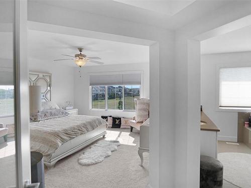 7527 173 Avenue, Edmonton, AB - Indoor Photo Showing Bedroom