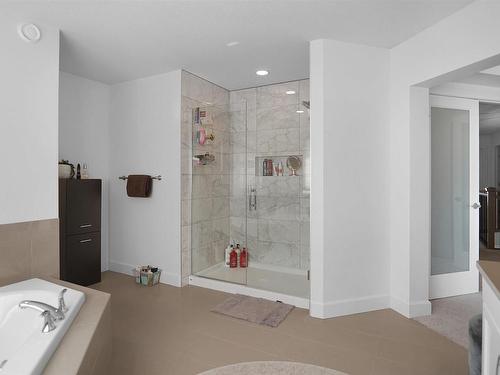 7527 173 Avenue, Edmonton, AB - Indoor Photo Showing Bathroom