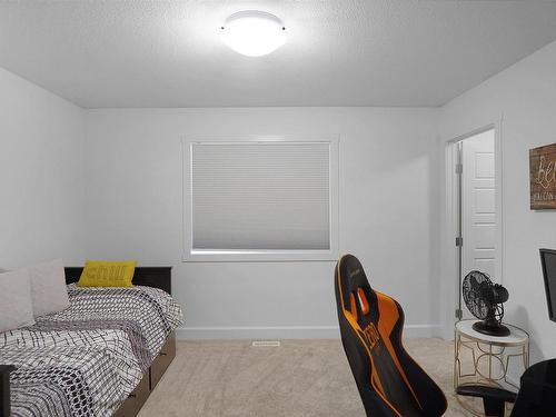 7527 173 Avenue, Edmonton, AB - Indoor Photo Showing Bedroom