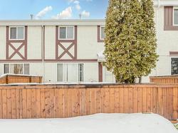 102 PRIMROSE GARDENS  Edmonton, AB T5T 0R1