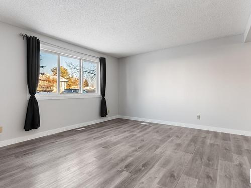 8439 29 Avenue, Edmonton, AB - Indoor Photo Showing Other Room