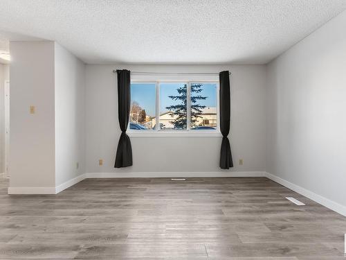 8439 29 Avenue, Edmonton, AB - Indoor Photo Showing Other Room