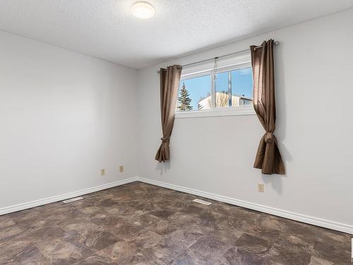 8439 29 Avenue, Edmonton, AB - Indoor Photo Showing Other Room