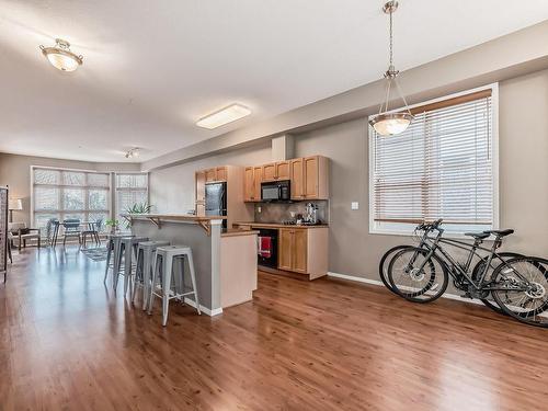 334 10407 122 Street, Edmonton, AB - Indoor Photo Showing Kitchen