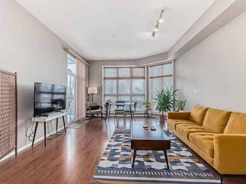 334 10407 122 Street, Edmonton, AB - Indoor Photo Showing Living Room