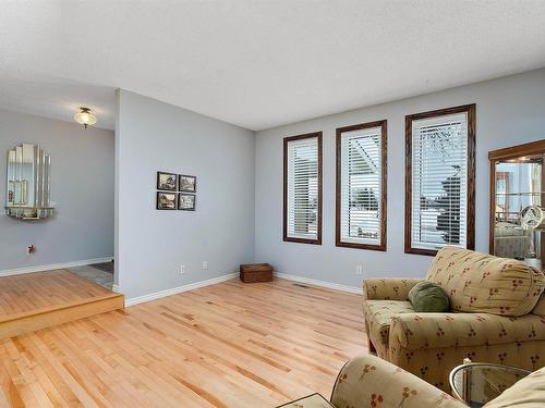 630 Henderson Street, Edmonton, AB - Indoor Photo Showing Other Room