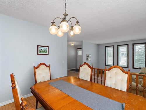 630 Henderson Street, Edmonton, AB - Indoor Photo Showing Dining Room