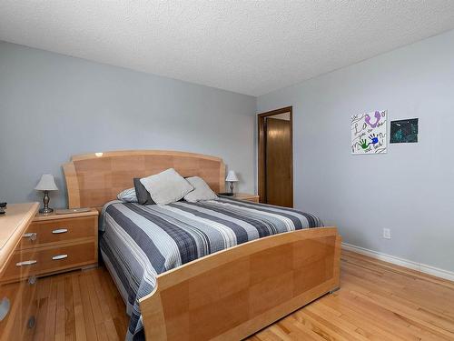 630 Henderson Street, Edmonton, AB - Indoor Photo Showing Bedroom