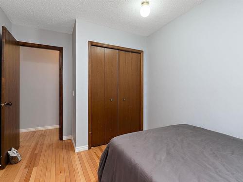 630 Henderson Street, Edmonton, AB - Indoor Photo Showing Bedroom