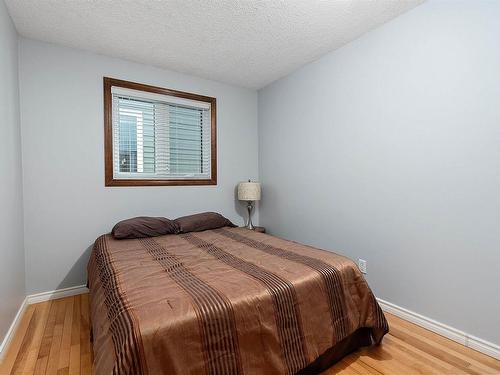 630 Henderson Street, Edmonton, AB - Indoor Photo Showing Bedroom