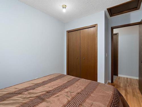 630 Henderson Street, Edmonton, AB - Indoor Photo Showing Bedroom