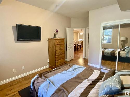 109 9804 101 Street, Edmonton, AB - Indoor Photo Showing Bedroom