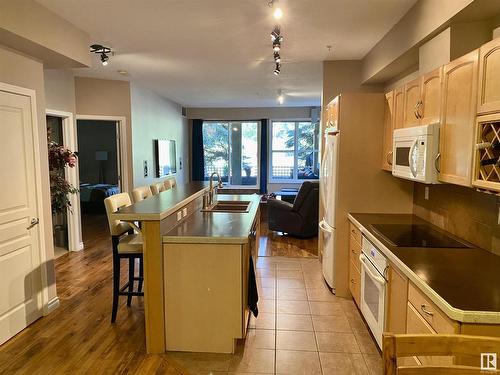 109 9804 101 Street, Edmonton, AB - Indoor Photo Showing Kitchen