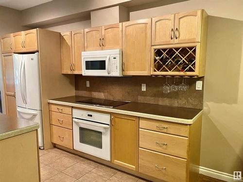 109 9804 101 Street, Edmonton, AB - Indoor Photo Showing Kitchen