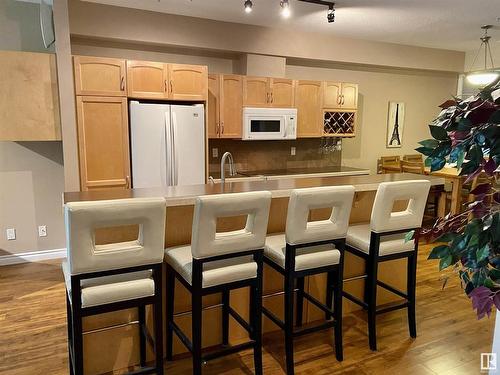 109 9804 101 Street, Edmonton, AB - Indoor Photo Showing Kitchen