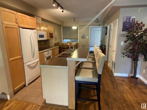 109 9804 101 Street, Edmonton, AB - Indoor Photo Showing Kitchen