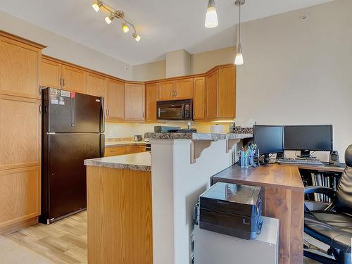 326 2503 Hanna Crescent, Edmonton, AB - Indoor Photo Showing Kitchen