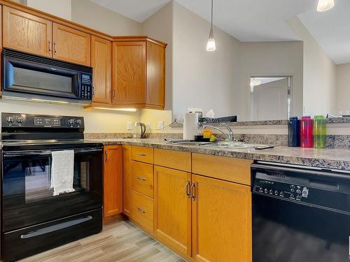 326 2503 Hanna Crescent, Edmonton, AB - Indoor Photo Showing Kitchen