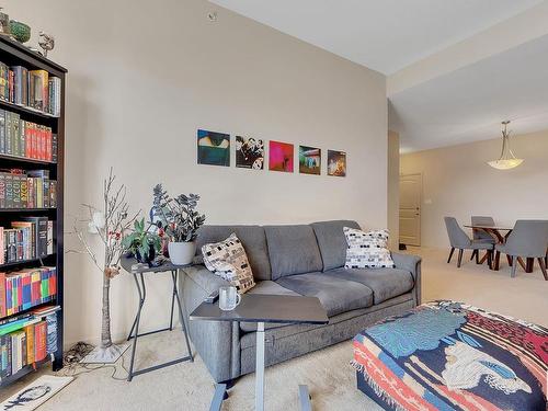 326 2503 Hanna Crescent, Edmonton, AB - Indoor Photo Showing Living Room