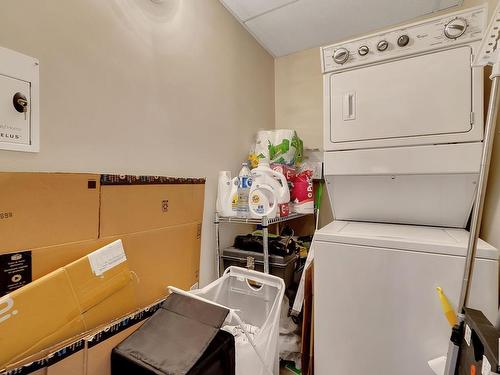 326 2503 Hanna Crescent, Edmonton, AB - Indoor Photo Showing Laundry Room