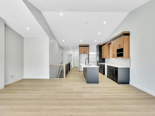 24 104 Allard Link, Edmonton, AB - Indoor Photo Showing Kitchen