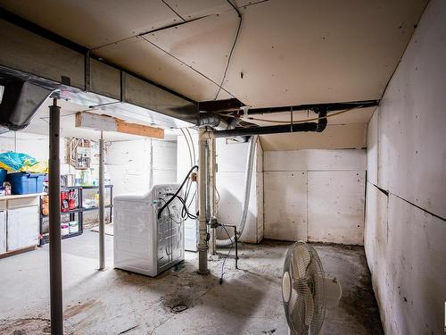 12126 94 Street, Edmonton, AB - Indoor Photo Showing Garage