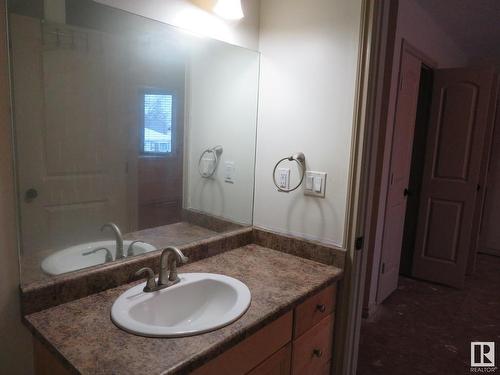 10338 161 Street, Edmonton, AB - Indoor Photo Showing Bathroom