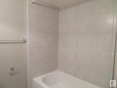 10338 161 Street, Edmonton, AB - Indoor Photo Showing Bathroom