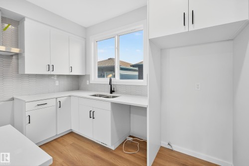 702 Southfork Drive, Leduc, AB - Indoor Photo Showing Kitchen With Double Sink