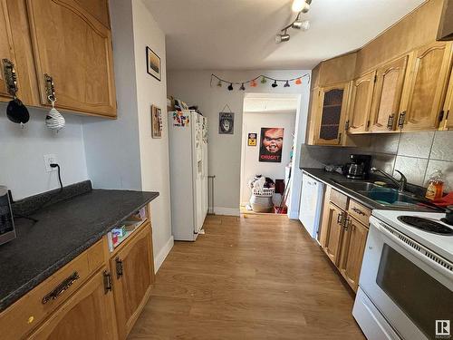 9907 161 Street, Edmonton, AB - Indoor Photo Showing Kitchen