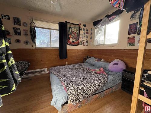 9907 161 Street, Edmonton, AB - Indoor Photo Showing Bedroom