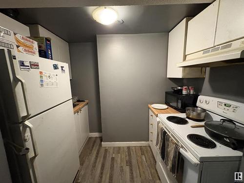 9907 161 Street, Edmonton, AB - Indoor Photo Showing Kitchen