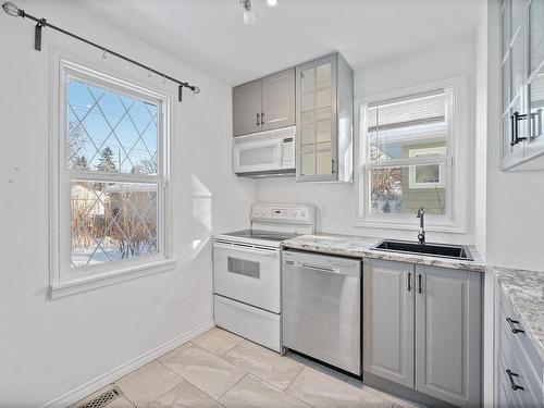 14822 104 Avenue, Edmonton, AB - Indoor Photo Showing Kitchen