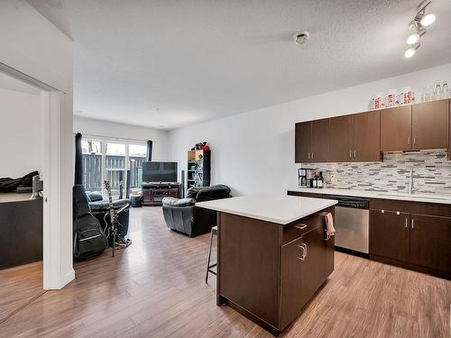 109 10518 113 Street Nw, Edmonton, AB - Indoor Photo Showing Kitchen