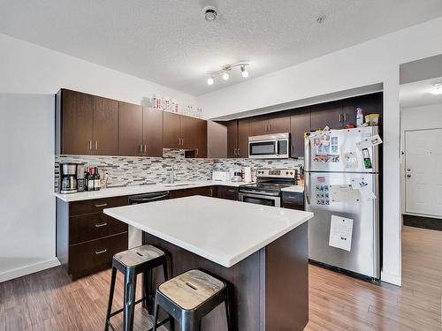 109 10518 113 Street Nw, Edmonton, AB - Indoor Photo Showing Kitchen With Upgraded Kitchen