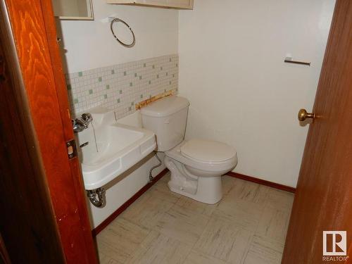 10407 50 Street, Edmonton, AB - Indoor Photo Showing Bathroom