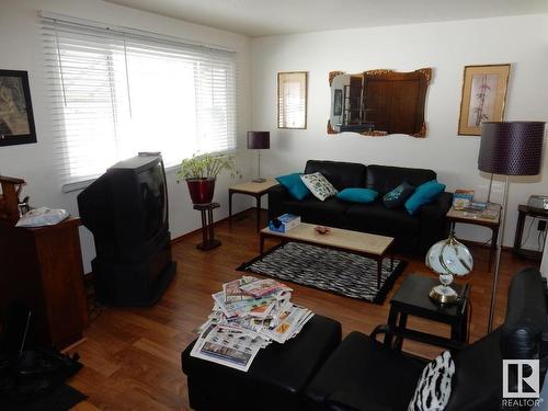 10407 50 Street, Edmonton, AB - Indoor Photo Showing Living Room