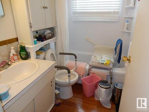 10407 50 Street, Edmonton, AB - Indoor Photo Showing Bathroom