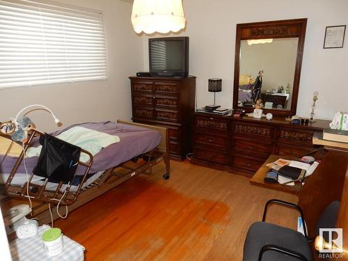 10407 50 Street, Edmonton, AB - Indoor Photo Showing Bedroom