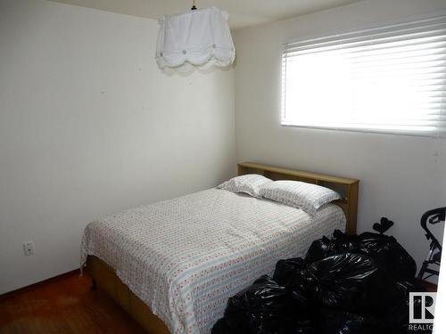 10407 50 Street, Edmonton, AB - Indoor Photo Showing Bedroom